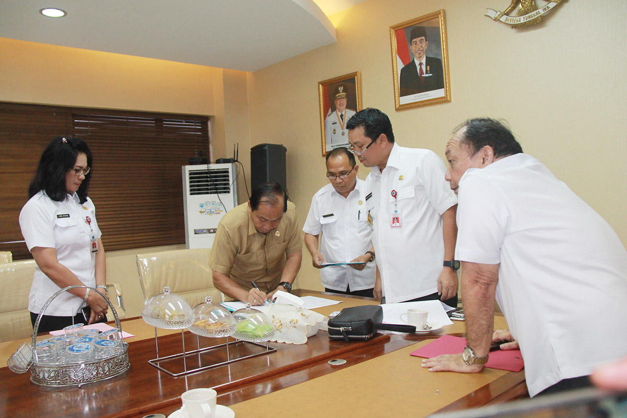 Atasi Sampah, Lomban-Kandouw Tandatangani MoU